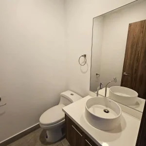 1565389070